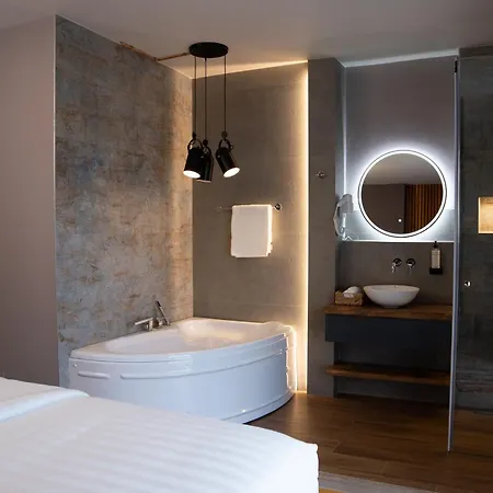 Ura E Kovacit Agrotourism Hotel