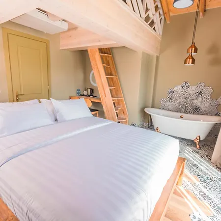 Ura E Kovacit Agrotourism Hotel Voskopojë