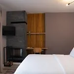 Ura E Kovacit Agrotourism Szálloda *