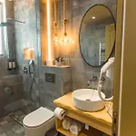 Ura E Kovacit Agrotourism Szálloda *