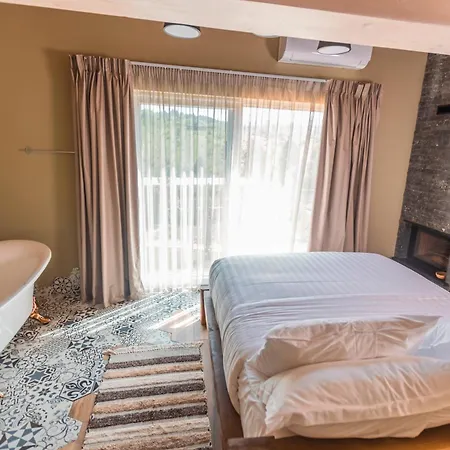 Ura E Kovacit Agrotourism Szálloda *