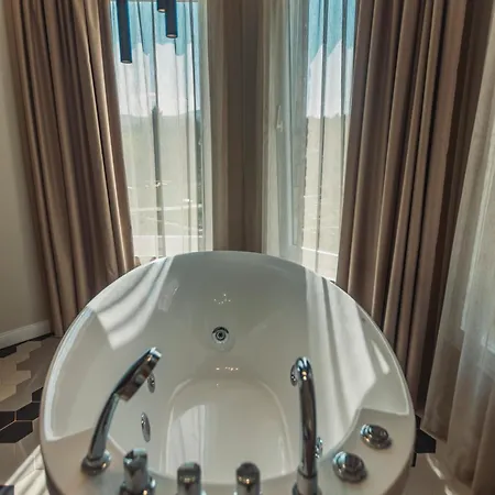 מלון Ura E Kovacit & Agrotourism Voskopojë