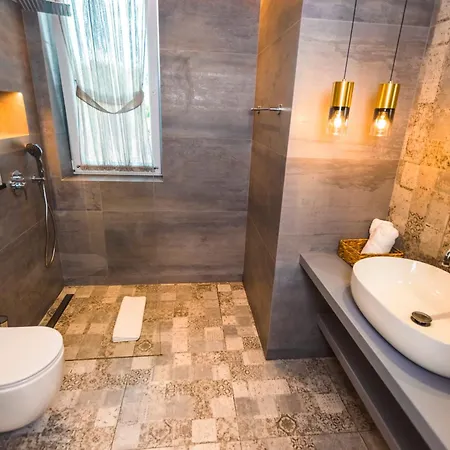 Ura E Kovacit Agrotourism *