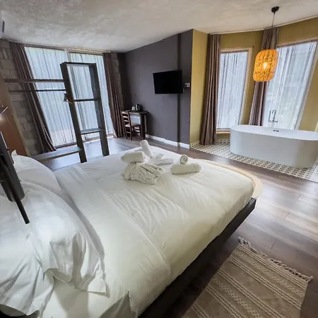 Ura E Kovacit & Agrotourism Hotel Voskopojë